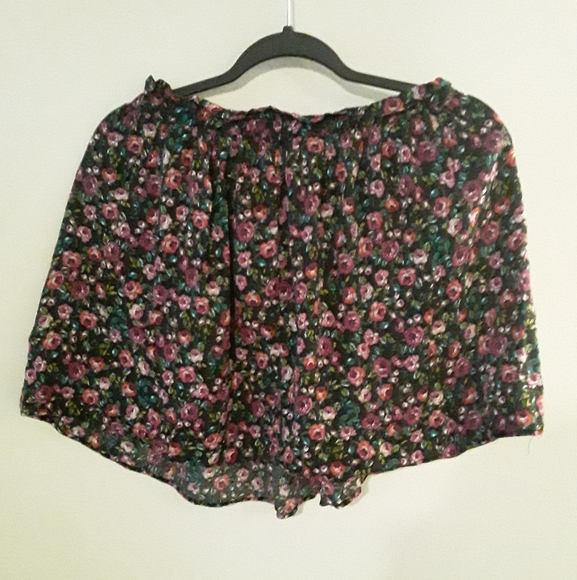 MNG Collection Light Mini Skirt With Pockets - Picture 5 of 7